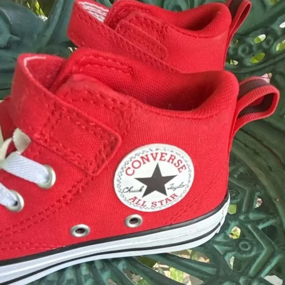 Converse Kids Chuck Taylor All Star Malden Street Easy On Red Mid Top Sneakers